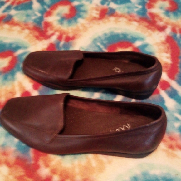 I love Comfort Shoes - Women's shoes